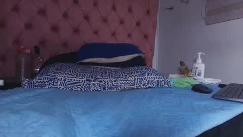 Bella online show from September 20, 2025, 3:07 am