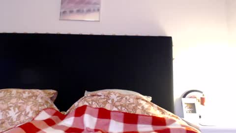 sexysexyhotwetpinkredpussy online show from June 21, 2026, 9:06 pm