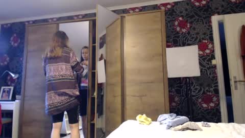 sexysexyhotwetpinkredpussy online show from July 12, 2026, 8:44 pm
