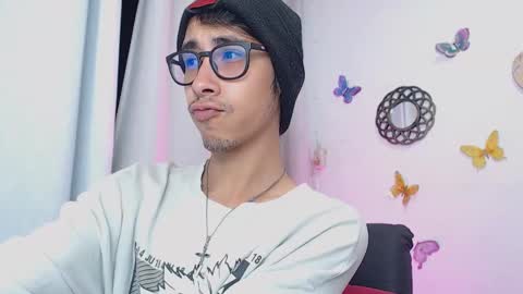 kingdanny_8 online show from October 15, 2025, 2:33 am