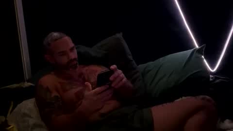 Snapshot of kingemul chatting on October 28, 2025, 9:35 am Emul King online show from October 28, 2025, 9:35 am