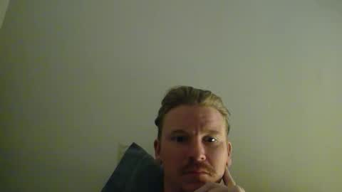 Snapshot of kinglegg chatting on January 1, 2025, 8:35 am Kinglegg online show from January 1, 2025, 8:35 am