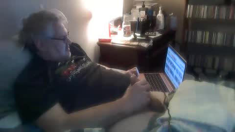 kingtongue10 online show from January 10, 2025, 1:52 pm