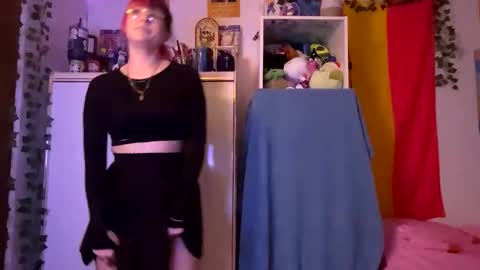 kinky_liv online show from April 3, 2026, 12:19 am