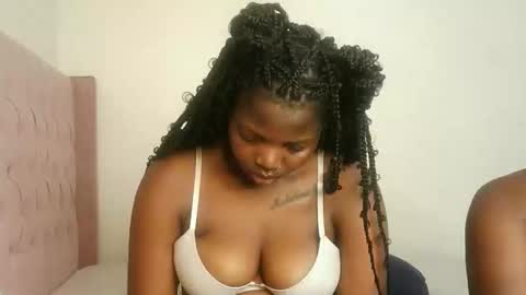 Lola online show from February 8, 2026, 9:18 pm