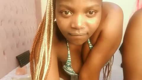 Lola online show from March 10, 2026, 12:04 am