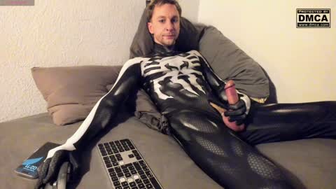 Snapshot of kinky_spidey chatting on December 16, 2024, 1:10 am kinky_spidey online show from December 16, 2024, 1:10 am