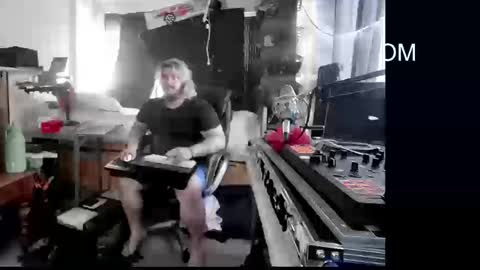 Snapshot of kinkybiguy14 chatting on September 19, 2025, 5:57 pm Kinky Cassie online show from September 19, 2025, 5:57 pm