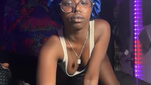 Snapshot of kinkycoupleinteracial chatting on September 20, 2025, 1:06 am interracialfacial online show from September 20, 2025, 1:06 am