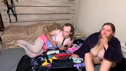 Snapshot of kinkyqueenandpet95 chatting on October 18, 2025, 3:53 am kinkyqueenandpet95 online show from October 18, 2025, 3:53 am