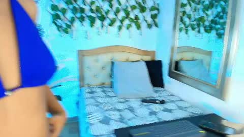 Isabella  online show from June 4, 2026, 11:22 pm