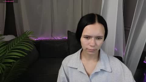 kira_bliss_ online show from June 24, 2026, 1:37 am