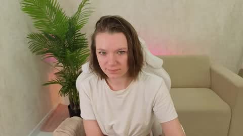 Kira online show from June 4, 2026, 1:33 am