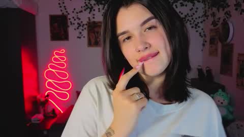 Snapshot of kira_kick chatting on October 29, 2025, 4:42 pm Kira VanKick online show from October 29, 2025, 4:42 pm