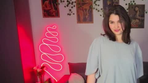 Snapshot of kira_kick chatting on October 31, 2025, 6:31 pm Kira VanKick online show from October 31, 2025, 6:31 pm