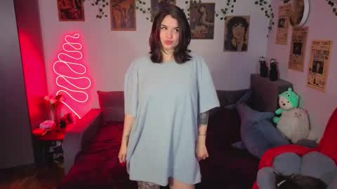 Snapshot of kira_kick chatting on November 3, 2025, 5:14 pm Kira VanKick online show from November 3, 2025, 5:14 pm