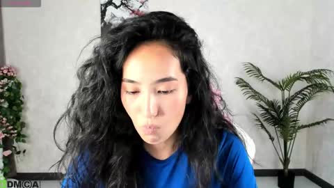 Snapshot of kira_lilian chatting on September 12, 2025, 9:20 am Aura online show from September 12, 2025, 9:20 am