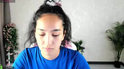 Snapshot of kira_lilian chatting on September 22, 2025, 3:41 am Aura online show from September 22, 2025, 3:41 am