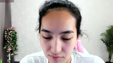 Snapshot of kira_lilian chatting on October 30, 2025, 1:51 am Aura online show from October 30, 2025, 1:51 am