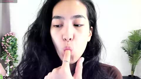 Snapshot of kira_lilian chatting on November 4, 2025, 3:05 am Aura online show from November 4, 2025, 3:05 am