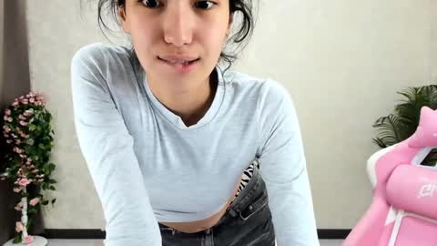 Snapshot of kira_lilian chatting on November 6, 2025, 1:06 am Aura online show from November 6, 2025, 1:06 am