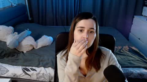 Snapshot of kira_yammy chatting on December 12, 2024, 1:21 am Kira follow me online show from December 12, 2024, 1:21 am