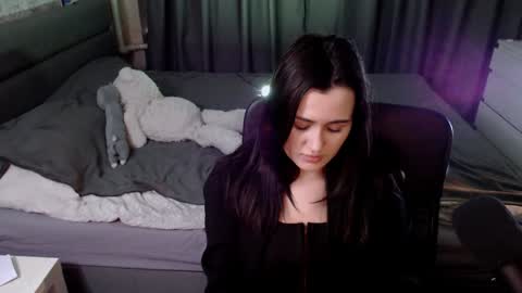 Snapshot of kira_yammy chatting on December 28, 2024, 1:29 am Kira follow me online show from December 28, 2024, 1:29 am