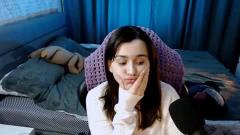 Snapshot of kira_yammy chatting on February 6, 2025, 3:48 am Kira follow me online show from February 6, 2025, 3:48 am