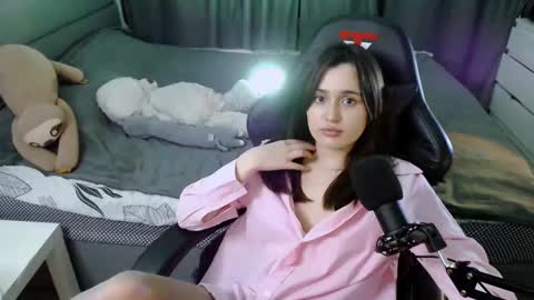 Snapshot of kira_yammy chatting on February 14, 2025, 1:45 am Kira follow me online show from February 14, 2025, 1:45 am