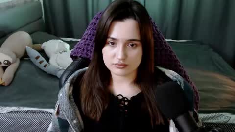 Snapshot of kira_yammy chatting on February 14, 2025, 2:54 pm Kira follow me online show from February 14, 2025, 2:54 pm