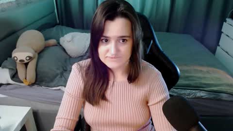 Snapshot of kira_yammy chatting on February 18, 2025, 1:43 am Kira follow me online show from February 18, 2025, 1:43 am