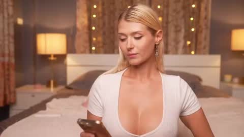 Snapshot of kirabl00m chatting on June 20, 2026, 3:15 pm kira bloom online show from June 20, 2026, 3:15 pm