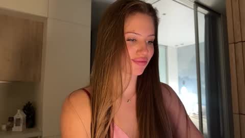 Kira online show from March 17, 2026, 4:32 pm