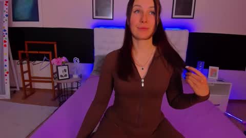 Snapshot of kiraneww chatting on December 2, 2025, 7:57 am Kira online show from December 2, 2025, 7:57 am