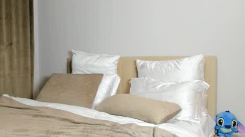 Kira online show from January 18, 2026, 8:34 pm