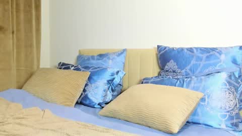 Kira online show from February 10, 2026, 7:40 pm