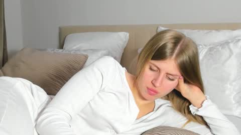 Kira online show from February 24, 2026, 9:46 pm