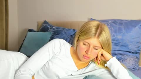 Snapshot of kirraa_ chatting on May 21, 2026, 9:33 pm Kira online show from May 21, 2026, 9:33 pm