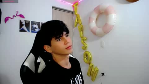 Snapshot of kiss_whitee chatting on September 12, 2025, 12:33 am kiss_whitee online show from September 12, 2025, 12:33 am