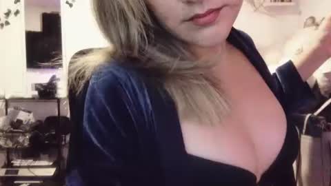 Snapshot of kissahsins chatting on November 20, 2025, 4:23 am Kissah Kreampuff online show from November 20, 2025, 4:23 am