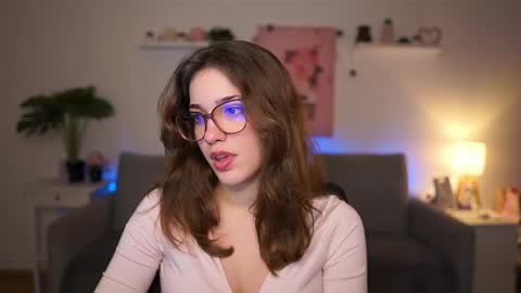 Sisi online show from February 4, 2026, 2:12 pm