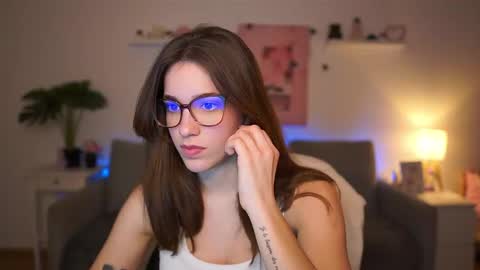 Sisi online show from February 11, 2026, 2:44 pm