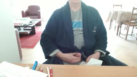 kisslog1 online show from April 7, 2026, 3:12 pm