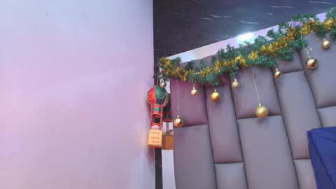 BELLA FLAME online show from December 15, 2025, 7:18 pm