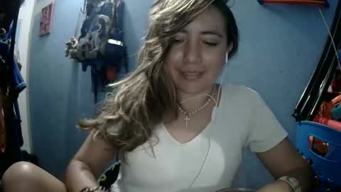 Snapshot of kissmelovejummy chatting on October 24, 2025, 8:22 am Erika paul online show from October 24, 2025, 8:22 am