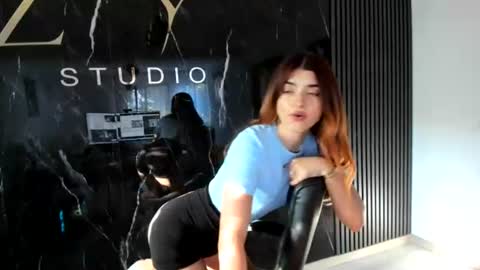 Snapshot of kissmymissy_ chatting on August 4, 2026, 3:25 pm KissMyMissy online show from August 4, 2026, 3:25 pm