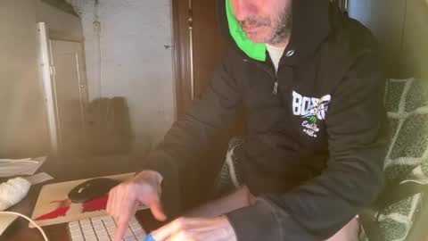 kissofbanned1983 online show from April 14, 2026, 7:03 am