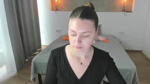 kitkatvel online show from June 3, 2026, 5:54 am
