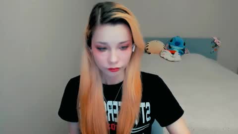 Snapshot of kitten_alisa chatting on October 13, 2025, 7:14 pm Alissa online show from October 13, 2025, 7:14 pm