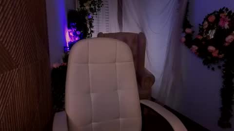 Snapshot of kitten_murray chatting on October 19, 2025, 5:52 am barbara online show from October 19, 2025, 5:52 am